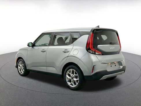 Used 2025 Kia Soul LX w/ LX Technology Package FWD image 5