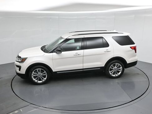 Used 2018 Ford Explorer XLT w/ Equipment Group 202A FWD image 43