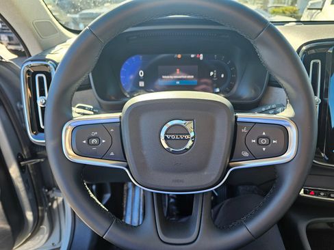 Used 2025 Volvo XC40 B5 Core AWD/4WD image 6