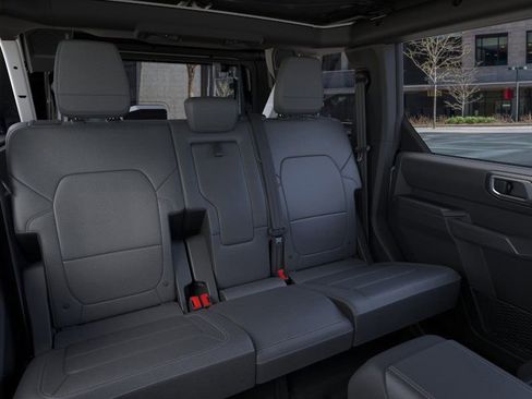 New 2025 Ford Bronco Outer Banks w/ Sasquatch Package image 11