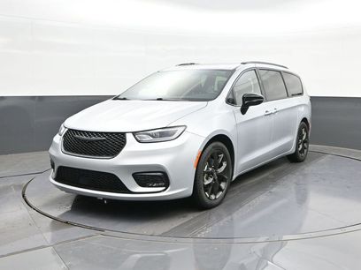 Used 2026 Chrysler Pacifica Limited w/ S Appearance Package