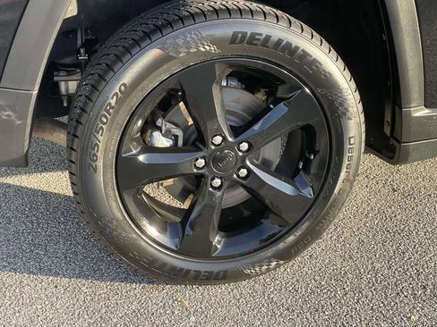 Used 2023 Jeep Grand Cherokee L Laredo image 7