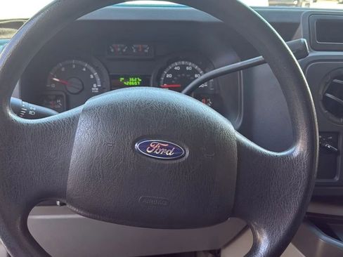 Used 2011 Ford E-450 and Econoline 450 Super Duty RWD image 29