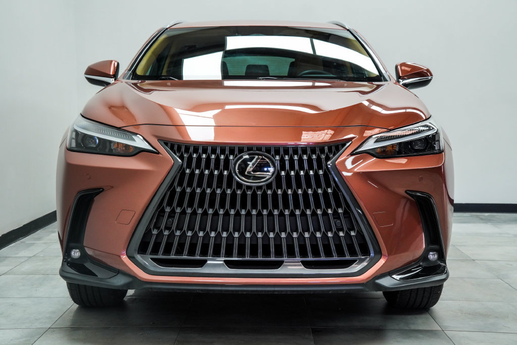 Used 2025 Lexus NX 250 FWD w/ Towing Package (2000 Lbs) image 6
