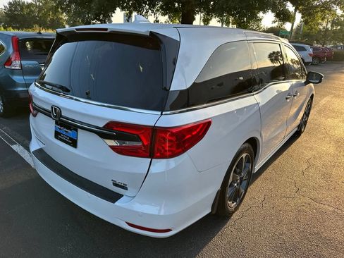 Certified 2023 Honda Odyssey Elite image 3