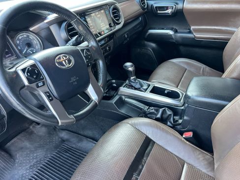 Used 2017 Toyota Tacoma Limited image 11
