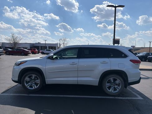 Used 2019 Toyota Highlander Limited w/ Protection Package #3 image 5