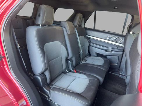 Used 2018 Ford Explorer XLT w/ Equipment Group 201A AWD/4WD image 28