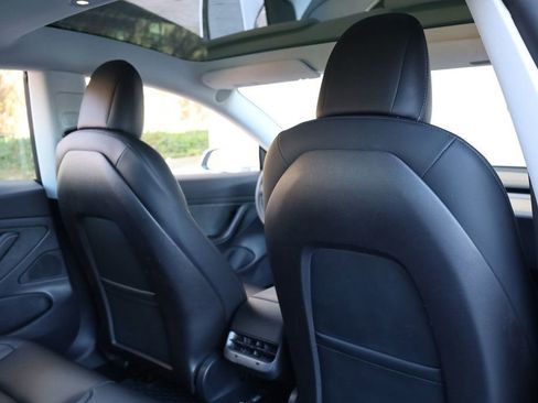 Used 2020 Tesla Model 3 Standard Range Plus image 21