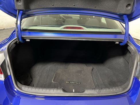 Used 2023 Hyundai Elantra SE FWD image 24