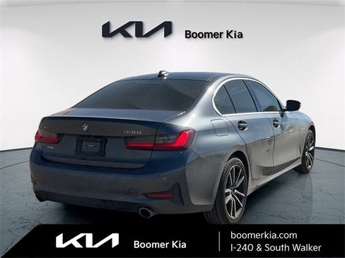 Used 2022 BMW 330i xDrive Sedan w/ Driving Assistance Package image 5