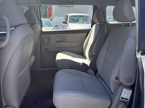 Used 2018 Kia Sedona L FWD image 14
