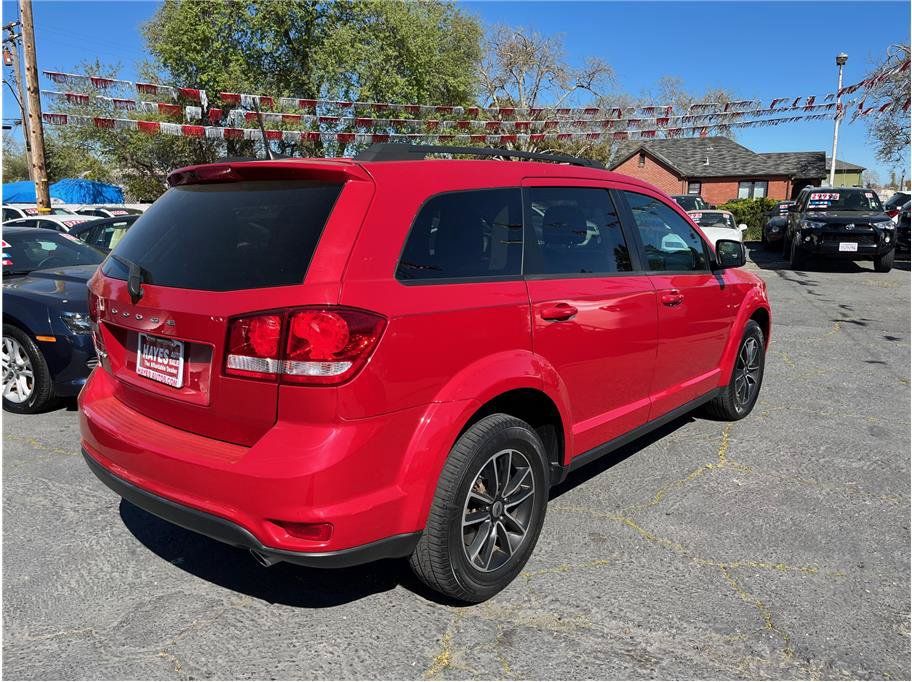 Used 2018 Dodge Journey SXT w/ Connectivity Group FWD image 4