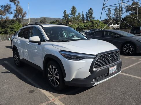 Certified 2023 Toyota Corolla Cross XLE image 2