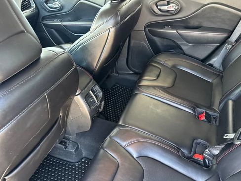 Used 2019 Jeep Cherokee Trailhawk w/ Comfort/Convenience Group AWD/4WD image 12