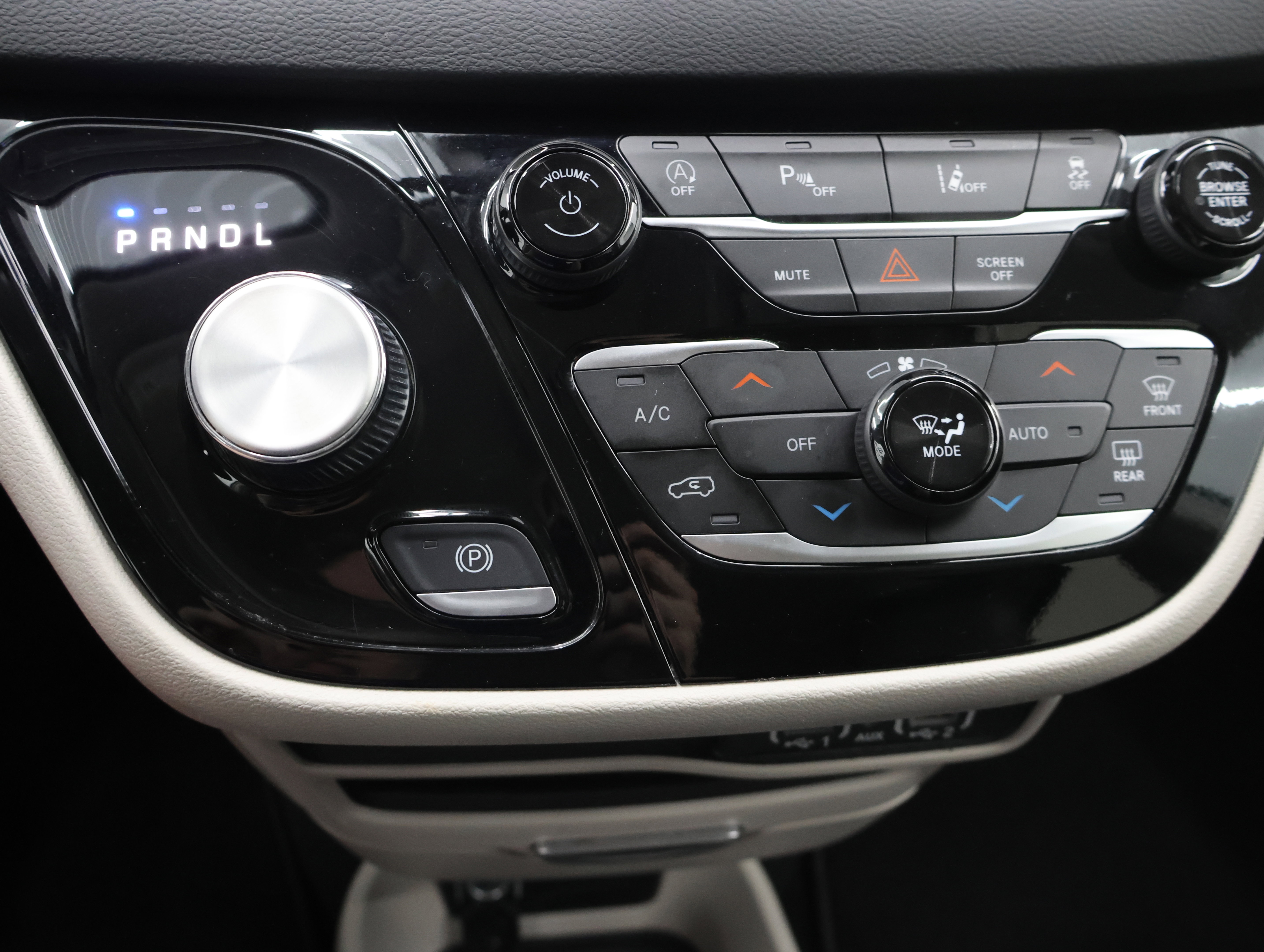 Used 2024 Chrysler Pacifica Touring-L FWD image 42