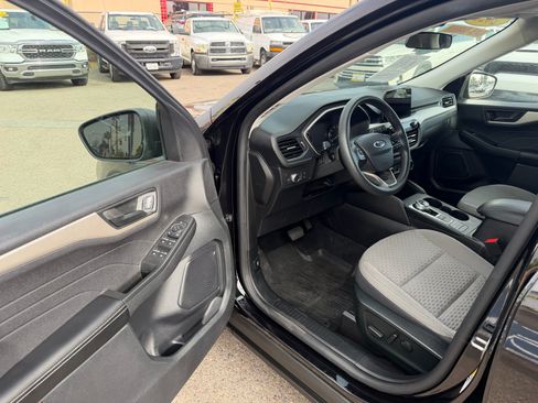 Used 2022 Ford Escape SE FWD image 17