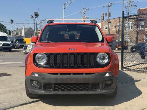 Used 2017 Jeep Renegade Altitude FWD image 2