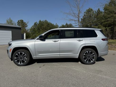 New 2025 Jeep Grand Cherokee L Overland w/ Trailer Tow Package AWD/4WD image 4