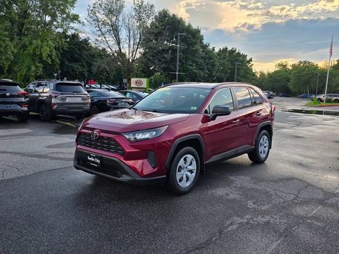 Used 2021 Toyota RAV4 LE AWD/4WD image 4