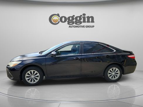 Used 2016 Toyota Camry LE FWD image 2