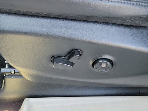 Used 2024 Chrysler Pacifica Touring-L FWD image 21