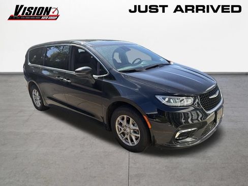 Used 2026 Chrysler Pacifica Select FWD image 1