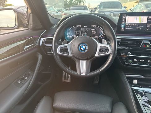 Used 2023 BMW 530e w/ M Sport Package image 10