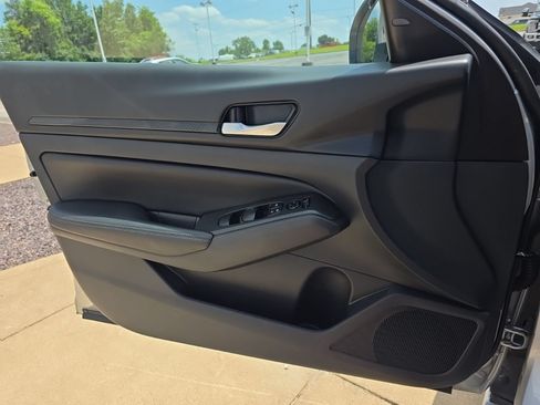 Used 2025 Nissan Altima 2.5 SV FWD image 20