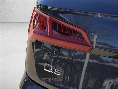 Used 2020 Audi Q5 2.0T Premium w/ Titanium Sport Package image 12