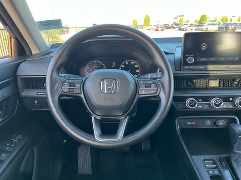 Used 2023 Honda CR-V LX image 16