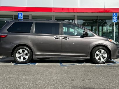 Used 2020 Toyota Sienna LE w/ Carpet Mat Package