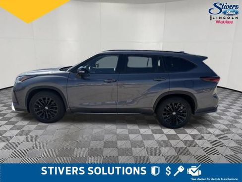 Used 2025 Toyota Highlander XSE AWD/4WD image 11