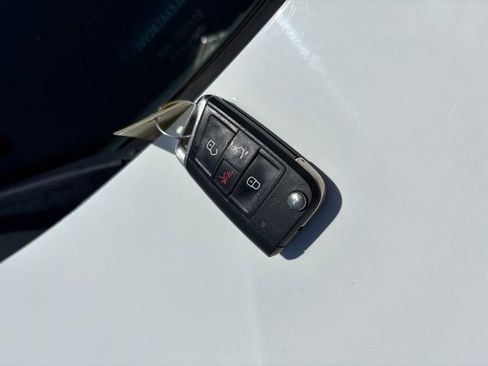 Used 2018 Volkswagen Tiguan SE AWD/4WD image 31
