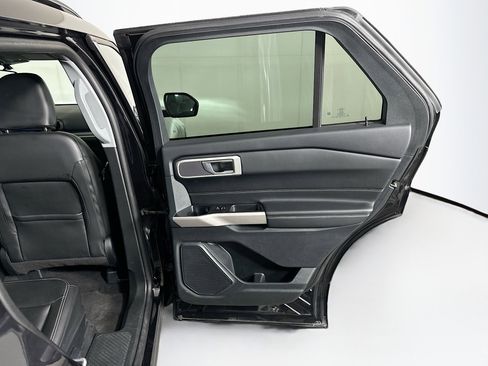 Used 2024 Ford Explorer XLT w/ Equipment Group 202A RWD image 30