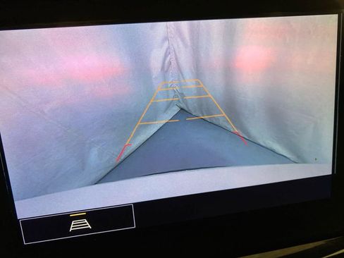 Used 2023 Chevrolet Traverse LT image 19