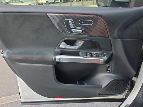 Used 2022 Mercedes-Benz GLB 35 AMG 4MATIC image 18