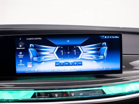Used 2023 BMW i7 xDrive60 AWD/4WD image 26