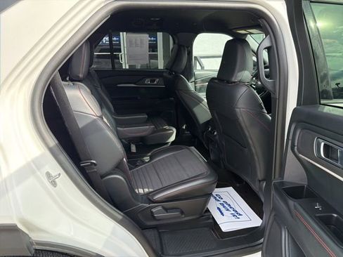 Used 2025 Ford Explorer ST-Line image 23