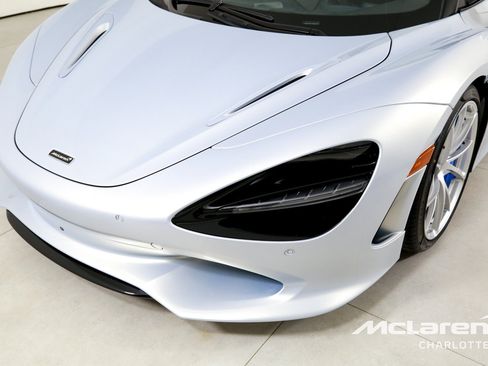 Used 2026 McLaren 750S Spider RWD image 31