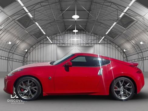 Used 2016 Nissan 370Z Coupe RWD image 2