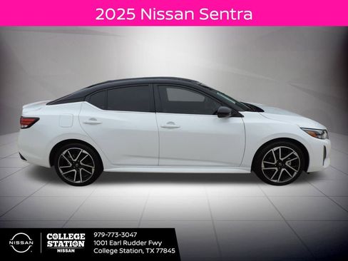 Used 2025 Nissan Sentra SR image 2