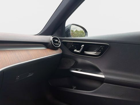 Used 2025 Mercedes-Benz C 300 Sedan image 19