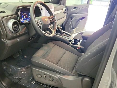 Used 2025 Chevrolet Colorado LT AWD/4WD image 23