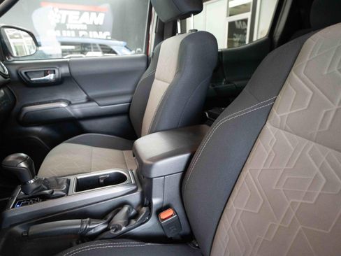 Used 2021 Toyota Tacoma TRD Sport AWD/4WD image 10