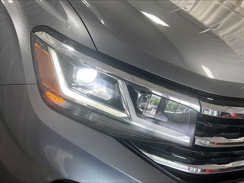 Used 2023 Volkswagen Atlas SE AWD/4WD image 33