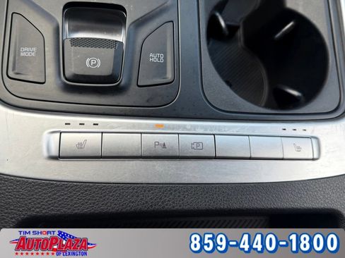 Used 2025 Kia Carnival FWD image 22