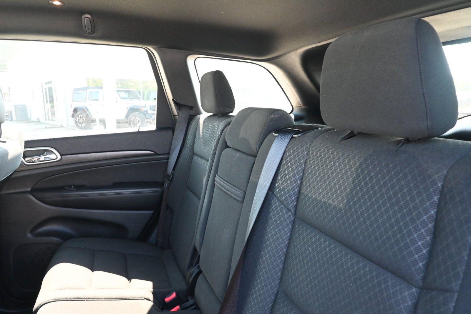 Used 2018 Jeep Grand Cherokee Laredo AWD/4WD image 22