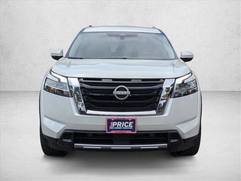 Used 2023 Nissan Pathfinder SL image 2
