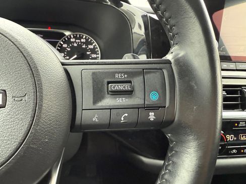 Used 2024 Nissan Pathfinder SV w/ SV Premium Package image 35